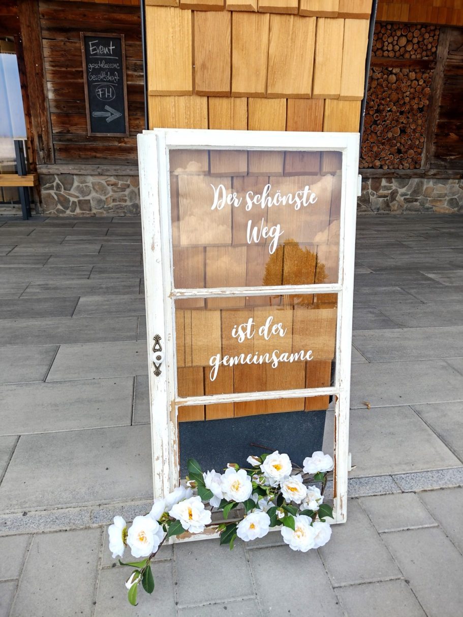 Boho-Stil Fenster Hochzeitsdekoration mieten im Allgäu